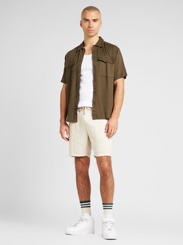 Tricou de la HOLLISTER pe alb