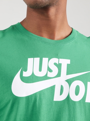 Nike Sportswear Средняя посадка Футболка 'Swoosh' в Зеленый