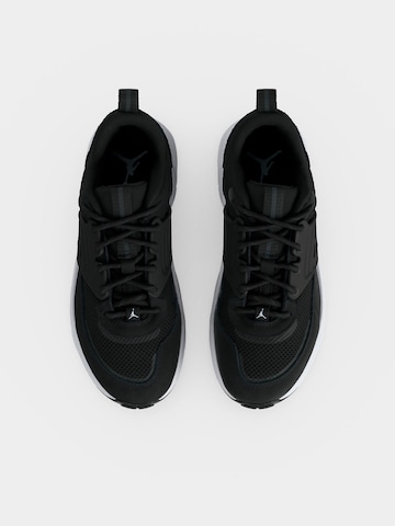 Jordan Rövid szárú sportcipők 'Trunner' - fekete