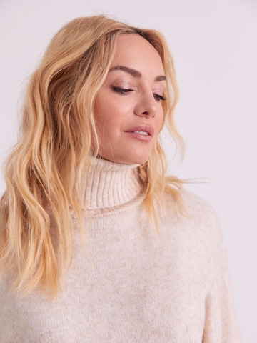 ABOUT YOU x Iconic by Tatiana Kucharova Pullover 'Nala' in Beige