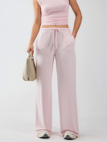 Busem Wide leg Pants 'Jogginghose' in Pink: front