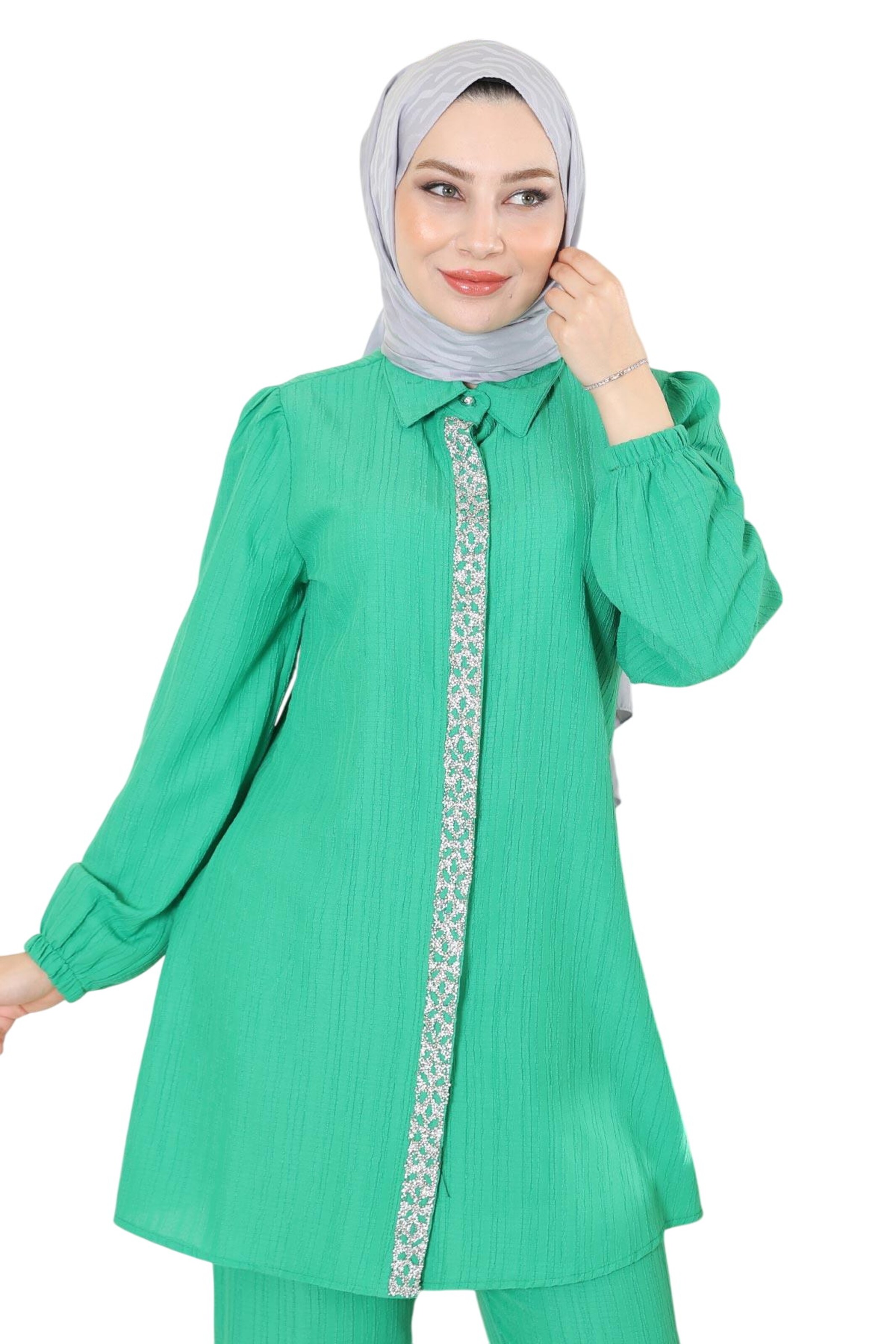 Pantalons de tailleur MODAMIHRAM en vert