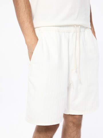 Loosefit Jeans di Pull&Bear in beige