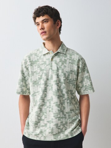 Tricou de la Next pe verde: față