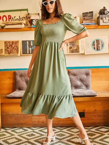 zaļš olalook Kleita: no priekšpuses