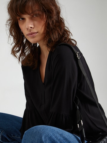 Sublevel - Blusa em preto