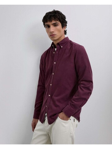 Coupe regular Chemise Scalpers en rouge : devant