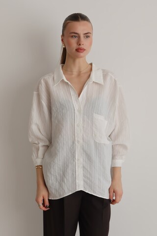 Trendyol - Blusa en blanco: frente