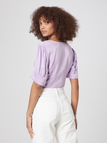 Daahls by Emma Roberts exclusively for ABOUT YOU - Blusa 'Grace' em roxo