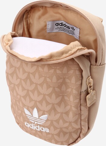 ADIDAS ORIGINALS Umhangetasche in Nude Camel ABOUT YOU