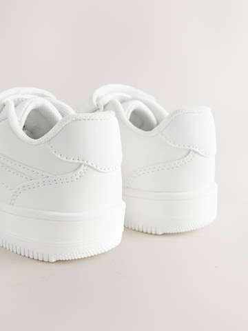 Baskets Next en blanc