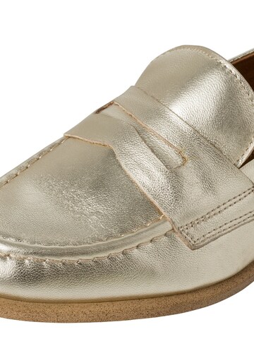 Chaussure basse Tamaris en or