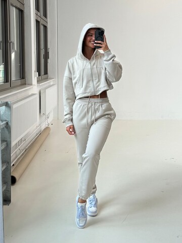 MAKARIĆ Regular Workout Pants in Beige