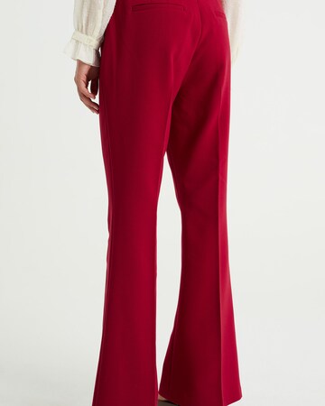 WE Fashion Flared Pantalon in Rood