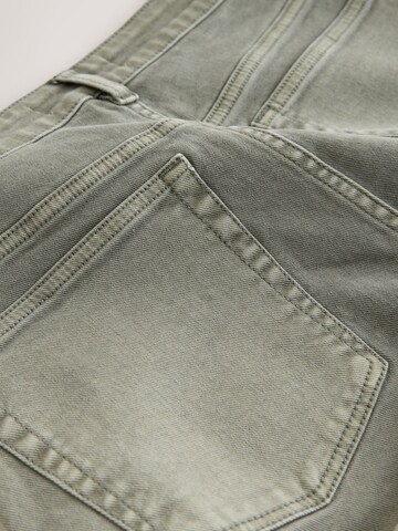 Next Regular Jeans in Grün