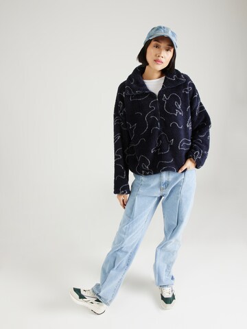 Monki Sweter w kolorze niebieski