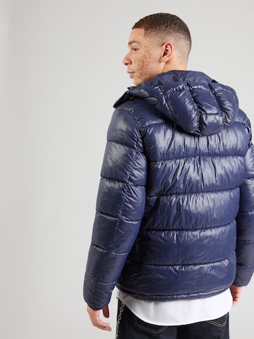 Veste d’hiver Karl Lagerfeld en bleu : derrière