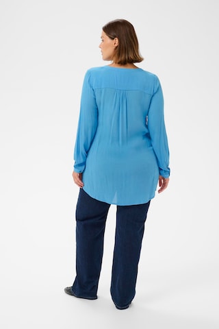 Tunica de la Kaffe pe albastru