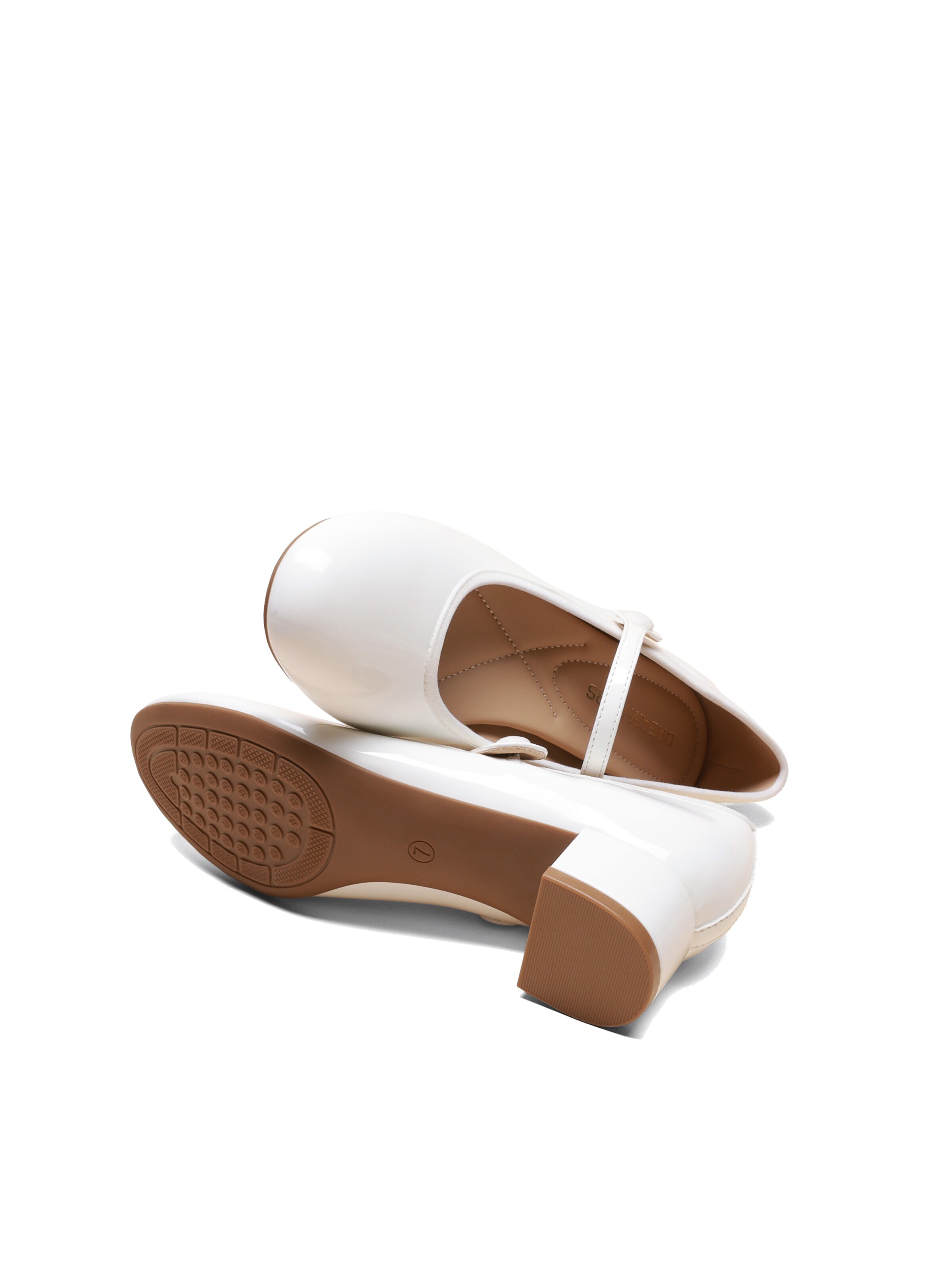 Dream Pairs Pumps in White