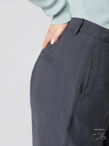 Guido Maria Kretschmer Curvy - regular Pantalón 'Safia' en gris