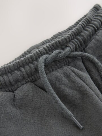 Next Tapered Hose in Grau