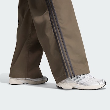 ADIDAS ORIGINALS - Loosefit Pantalón en marrón