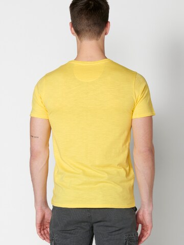 KOROSHI T-shirt i gul