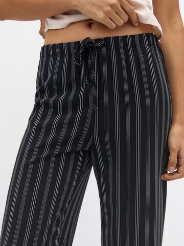 Pull&Bear Wide Leg Hose in Schwarz