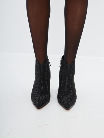 CESARE GASPARI Ankle Boots in Schwarz