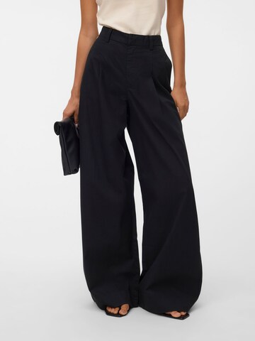 Wide leg Pantaloni con pieghe 'VMNova' di VERO MODA in nero: frontale