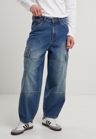 Loosefit Jeans cargo di Urban Classics in blu: frontale
