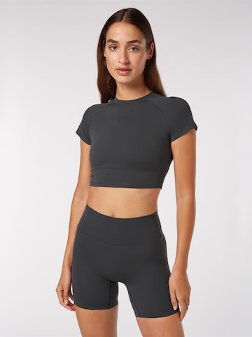 Haut de sport YO-GAYA en gris : devant