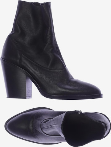 TOPSHOP Dress Boots in 38 in Black: front