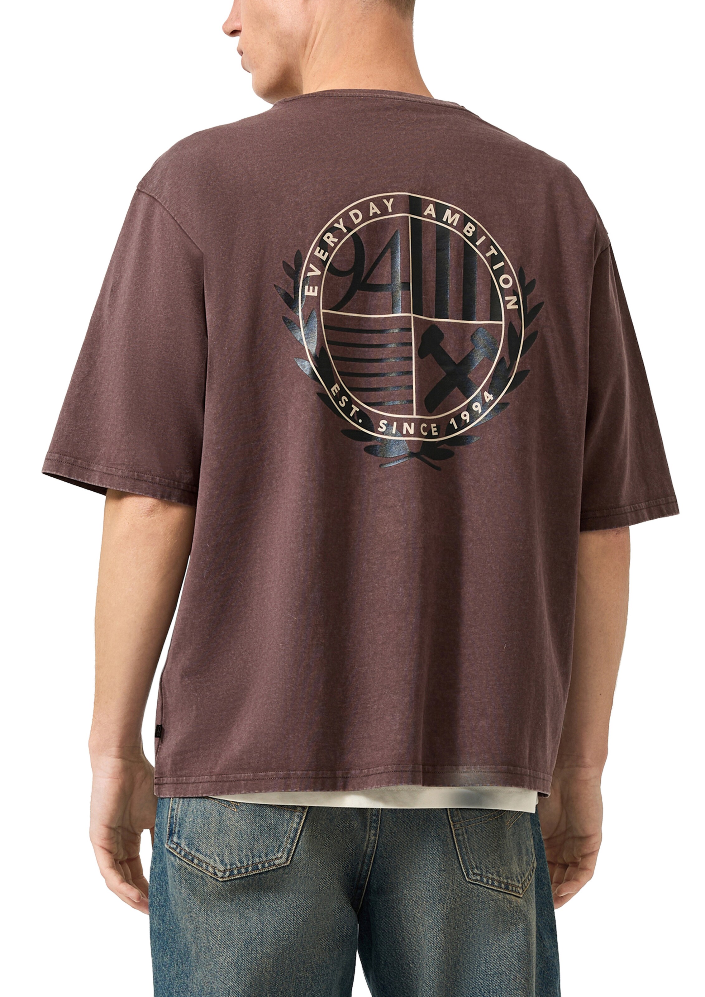 T-Shirt QS en marron : devant