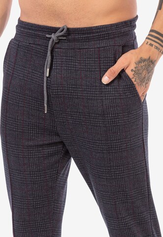 Redbridge Slimfit Hose 'Loughborough' in Grau