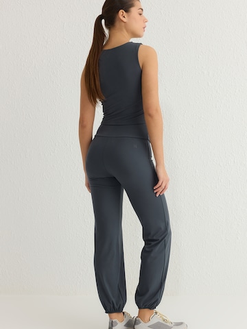 TrendyolTapered Sportske hlače - siva boja