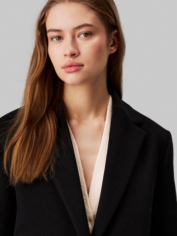 Calvin Klein Átmeneti kabátok - fekete