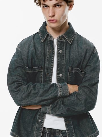 Fit confort Chemise Pull&Bear en bleu