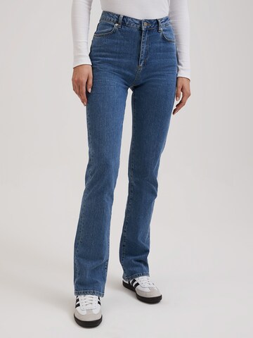 RÆRE by Lorena Rae Boot cut Jeans in Blue: front
