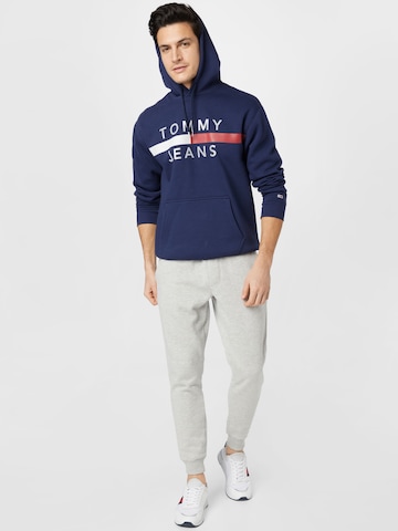 Tapered Pantaloni de la Tommy Jeans pe gri