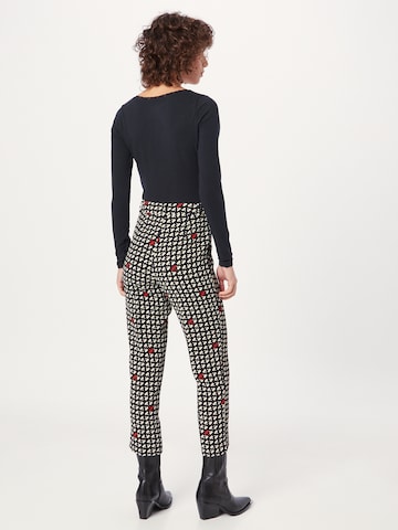 Regular Pantalon à plis Sisley en noir