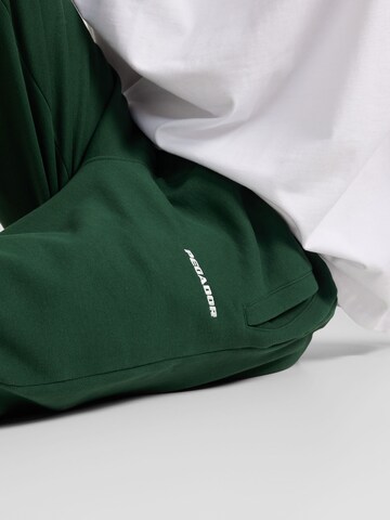 Tapered Pantaloni de la Pegador pe verde