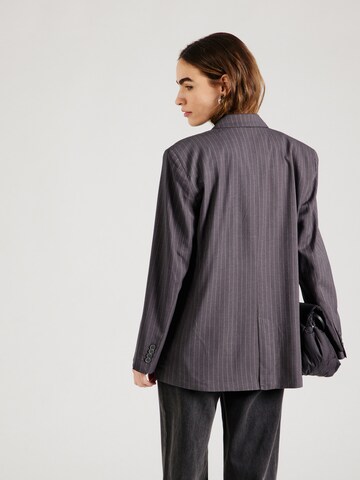 Blazer di Gina Tricot in grigio