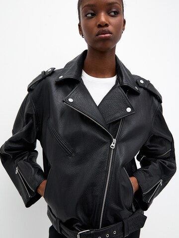 Pull&Bear Jacke in Schwarz