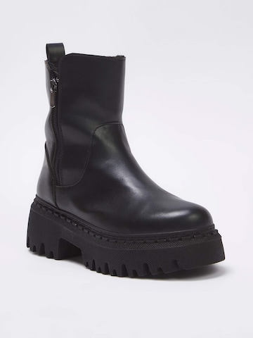 Trendyol Nízké kozačky – černá: přední strana