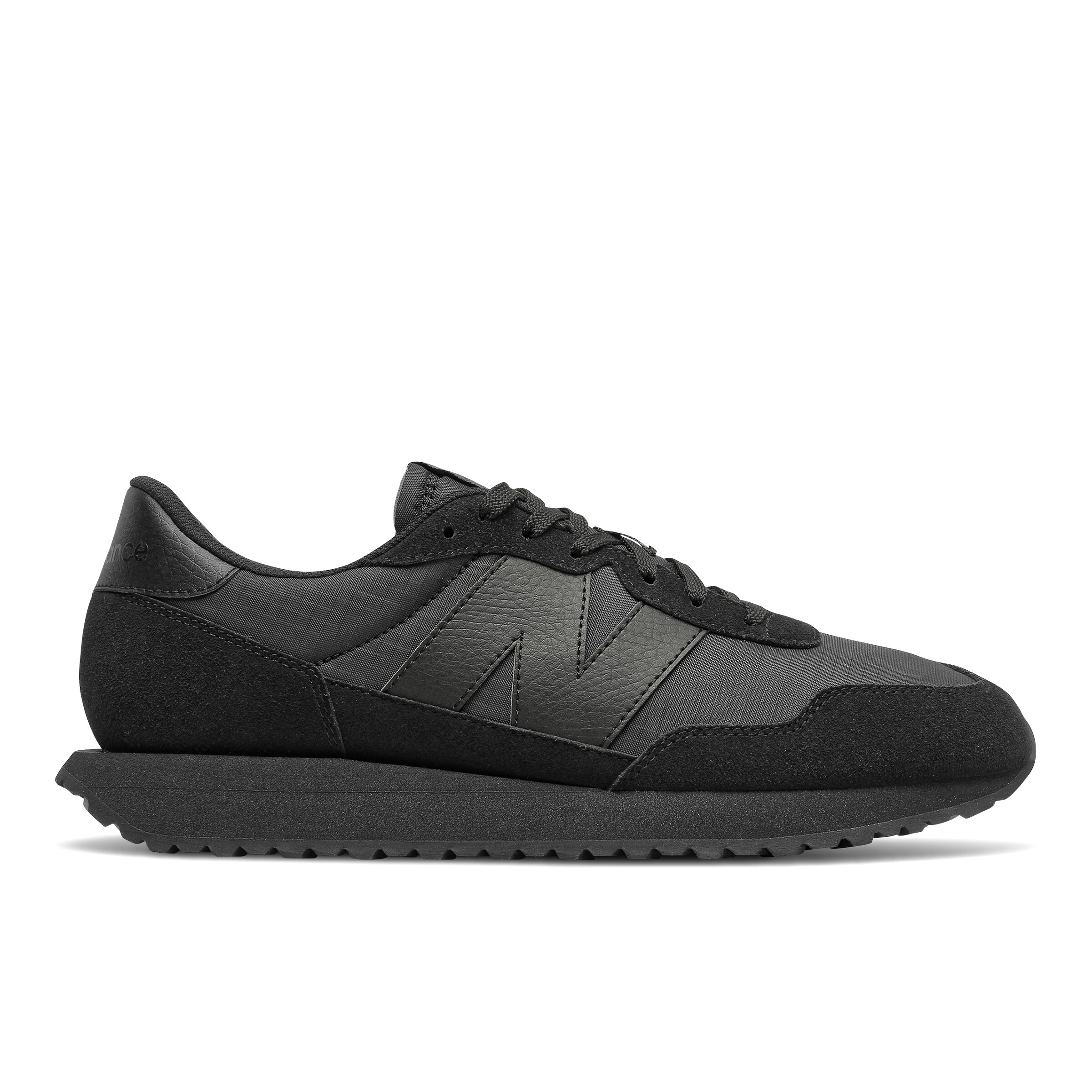 new balance Sneaker '237' in Schwarz