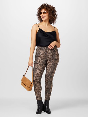 Vero Moda Curve Skinny Spodnie 'Nala' w kolorze beżowy