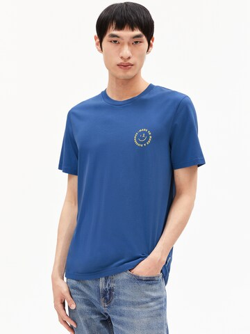 ARMEDANGELS T-Shirt JAAMES SMILEY (GOTS) in Blau: Vorderseite