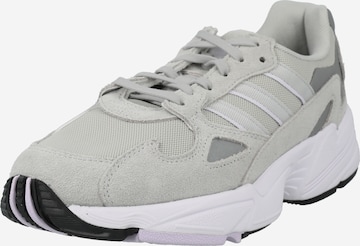 Baskets basses 'Falcon' ADIDAS ORIGINALS en gris : devant