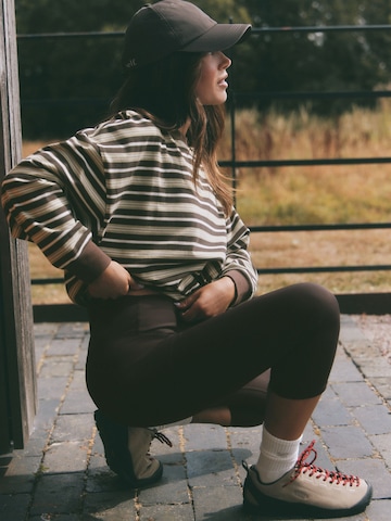self. Skinny Workout Pants in Brown